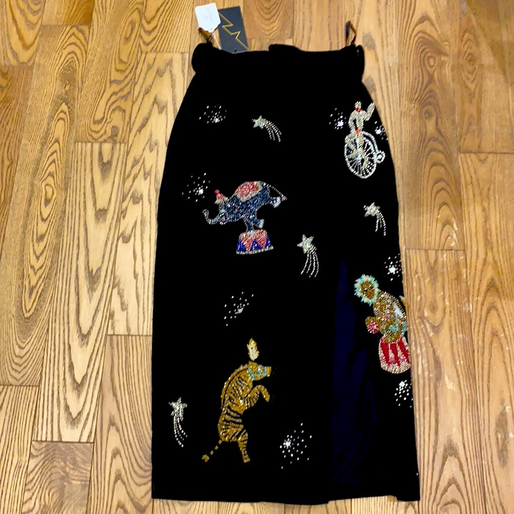 Beautiful Embroidery Pencil Skirt . New